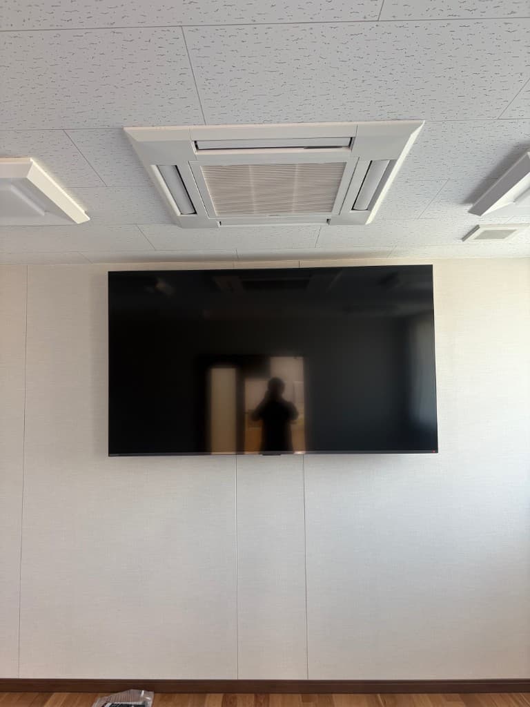 会議室・共用スペースへの大型テレビ取付